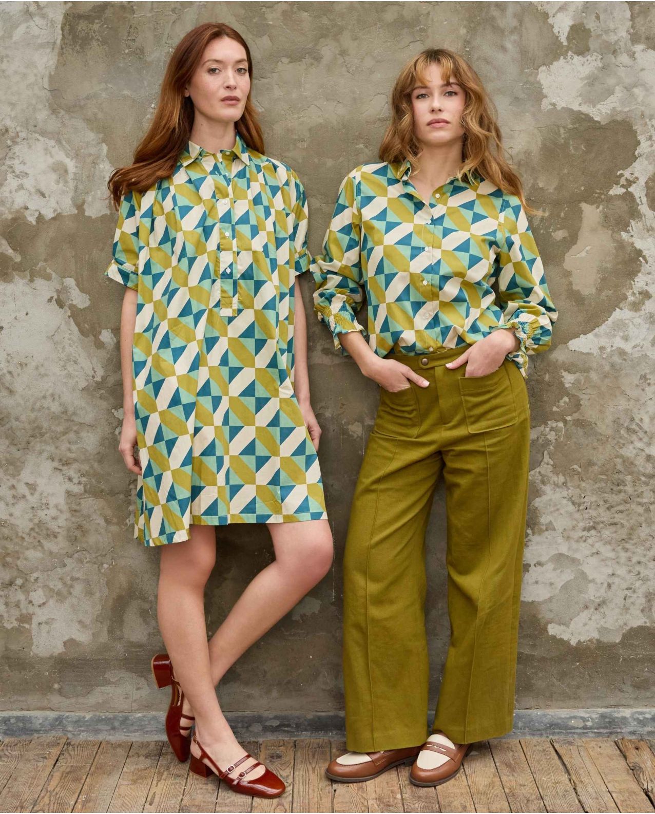 Blouse poignets smockés imprimé géométrique vert