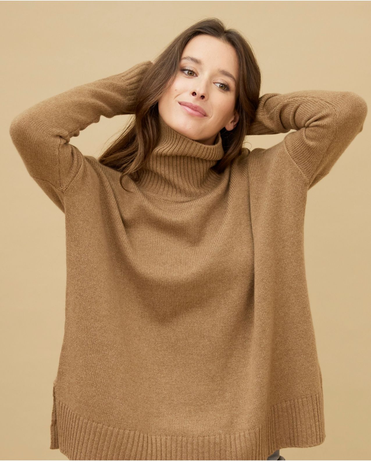 Pull col roulé ample camel 100% cachemire