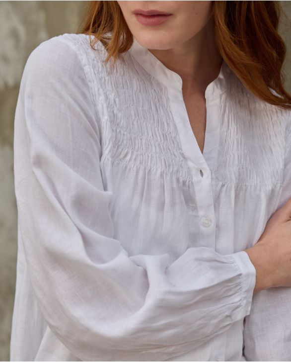 Blouse plastron smocké lin blanc