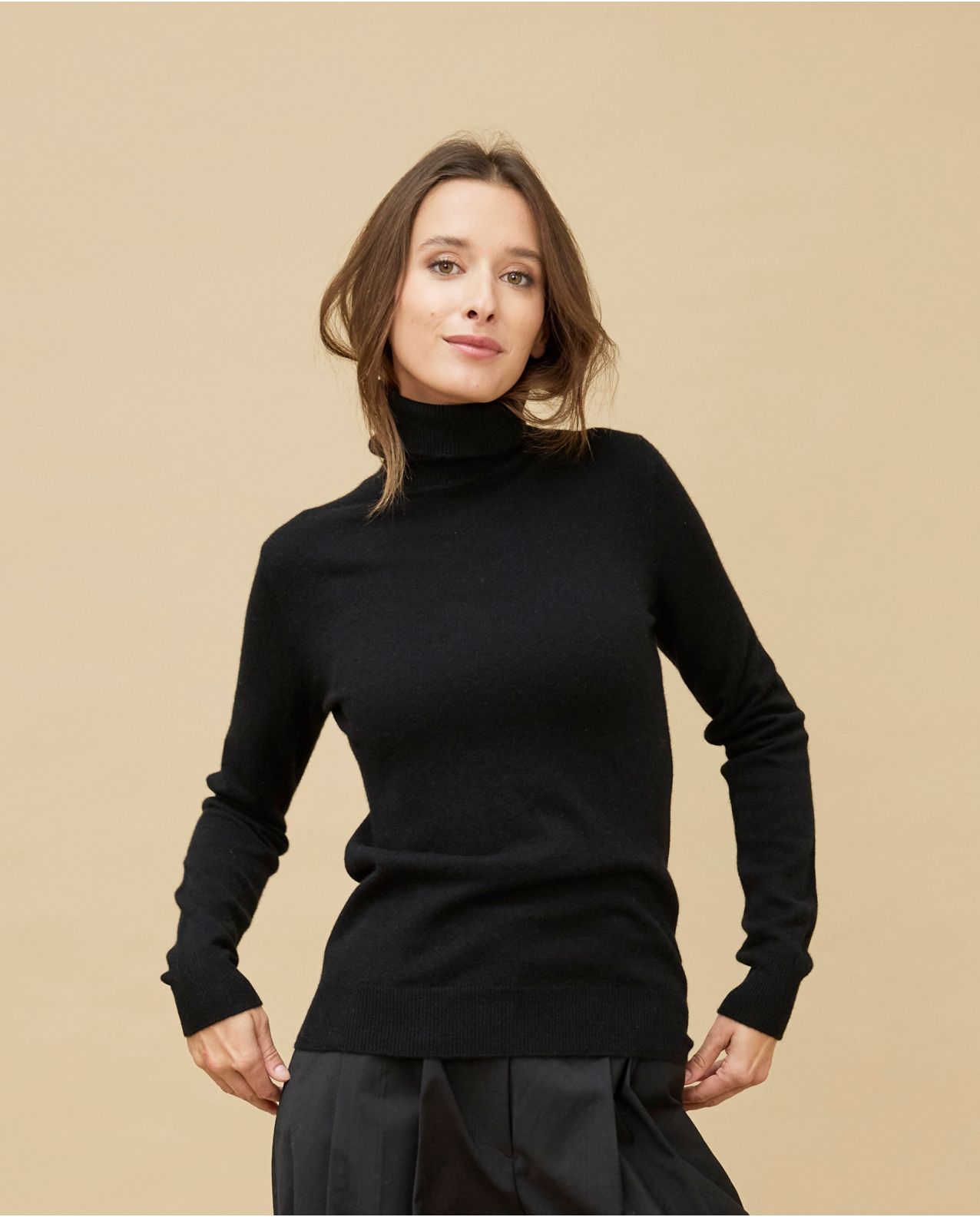 Pull col roulé noir 100% cachemire