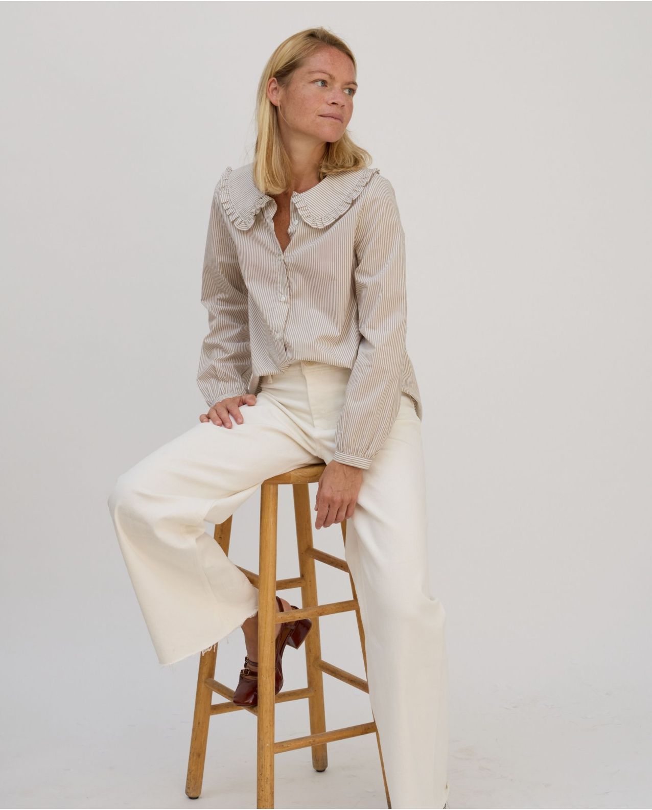 Blouse grand col volanté rayure beige