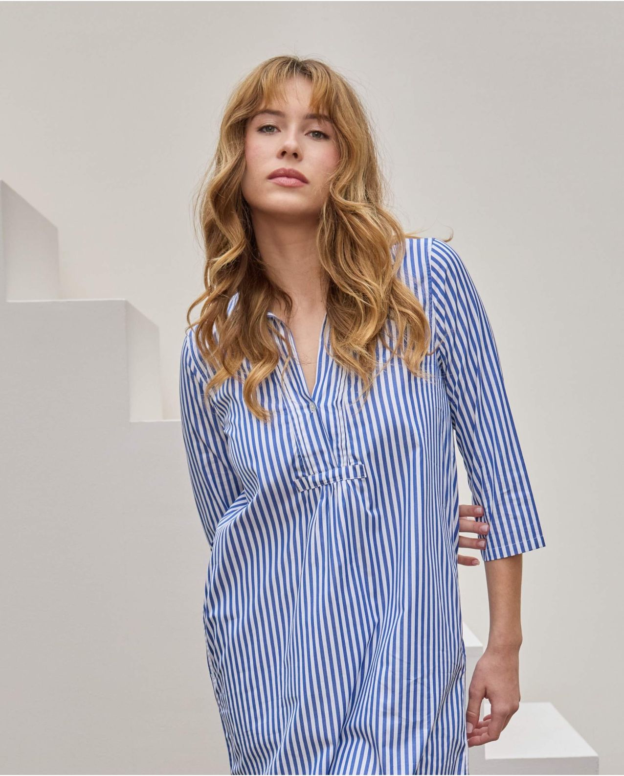 Robe V croisé rayure large bleue