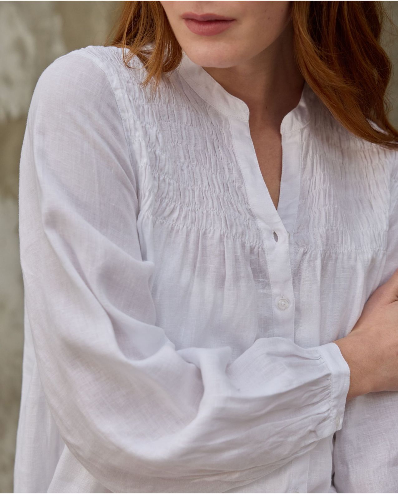 Blouse plastron smocké lin blanc