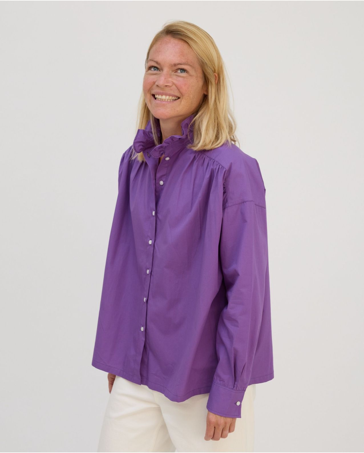 Blouse loose col volanté corolle violet
