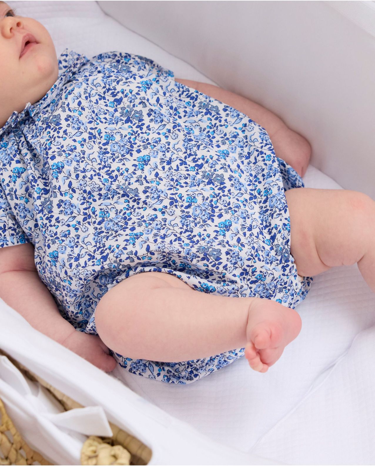 Barboteuse col volanté imprimé fleur bleue