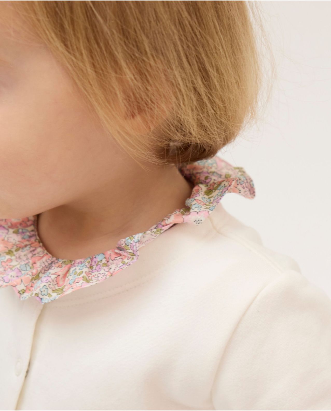 Boby blanc col volanté en tissu Liberty Michelle