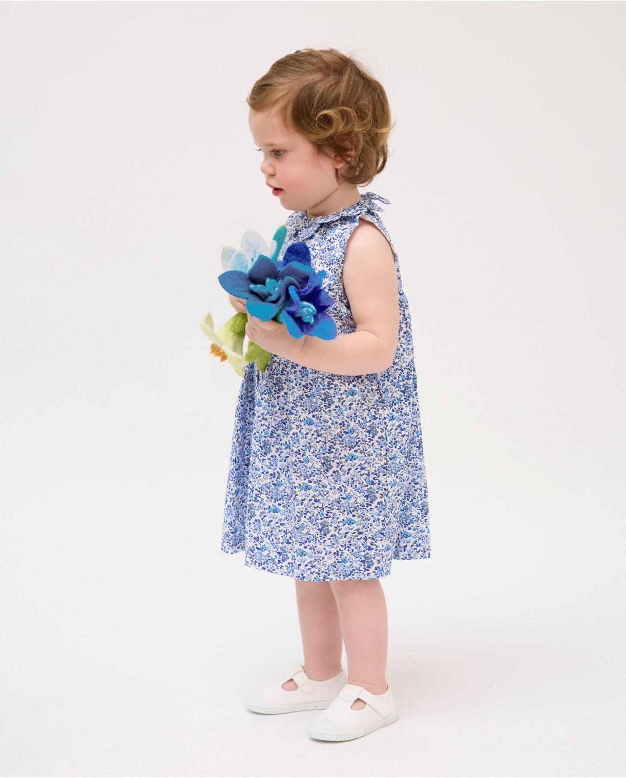 Robe emmanchure américaine col pétale imprimé fleur bleue